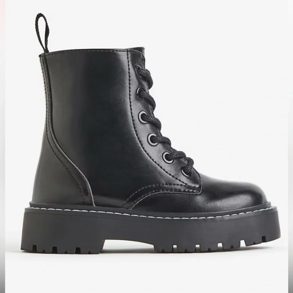 H&M Lace-Up Girls Boots - Picture 2 of 8